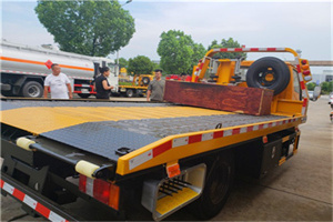 小马厂附近拖车电话号码服务